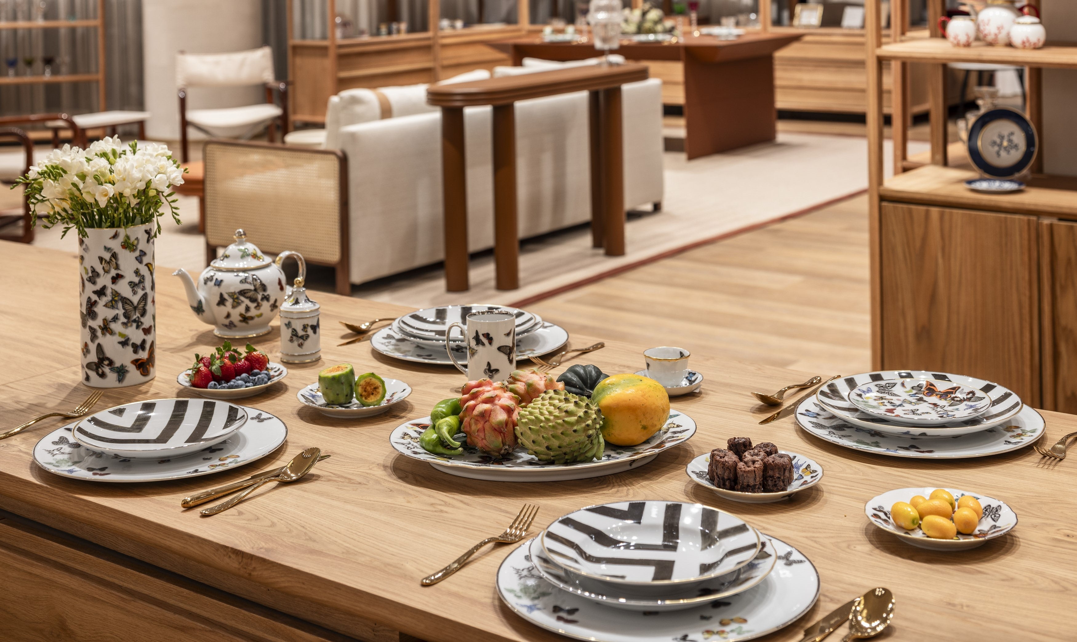 תרבות ה-Brunch של יוני: עיצוב שולחן בוקר קיצי ואוורירי