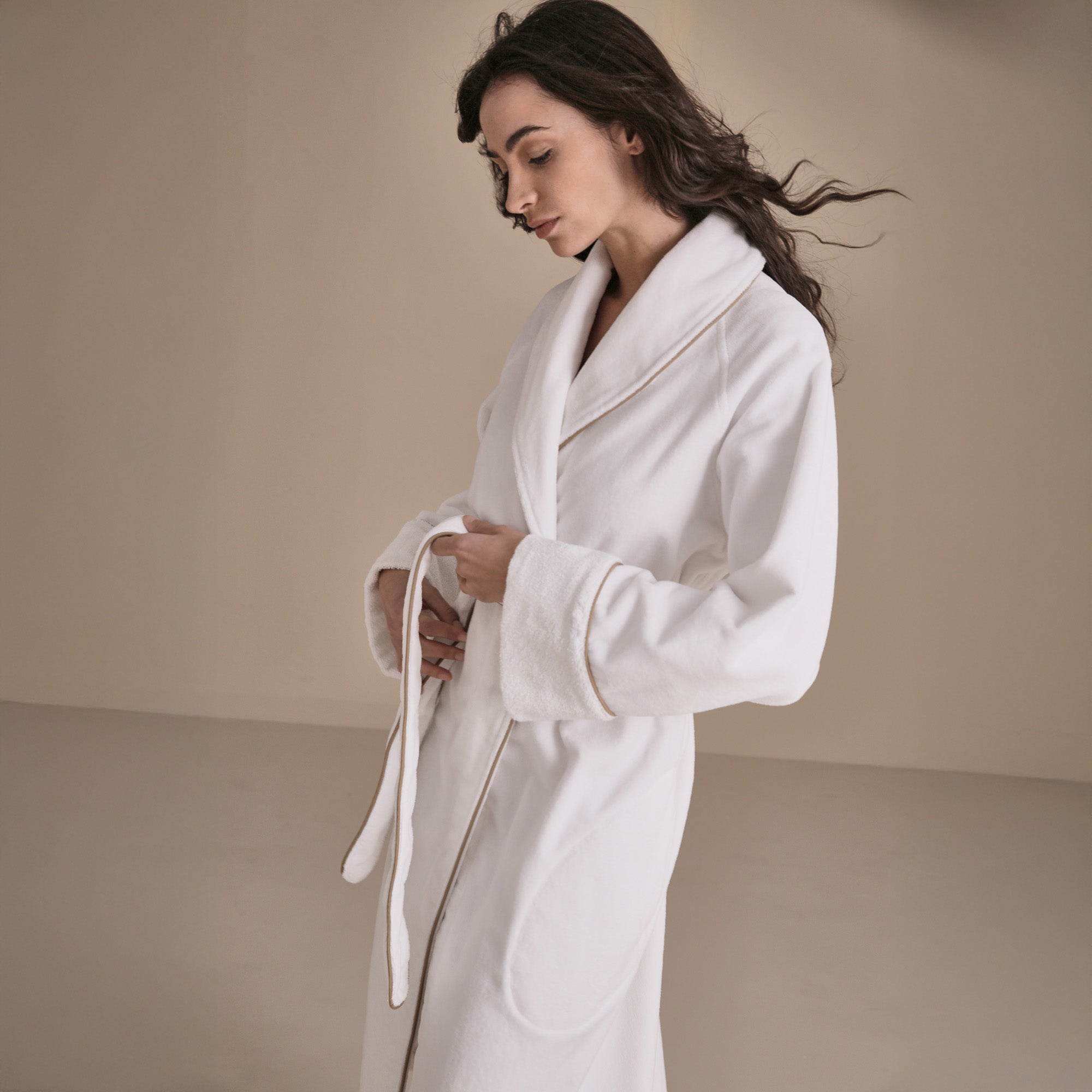 Continental Bathrobe, White/Licorice