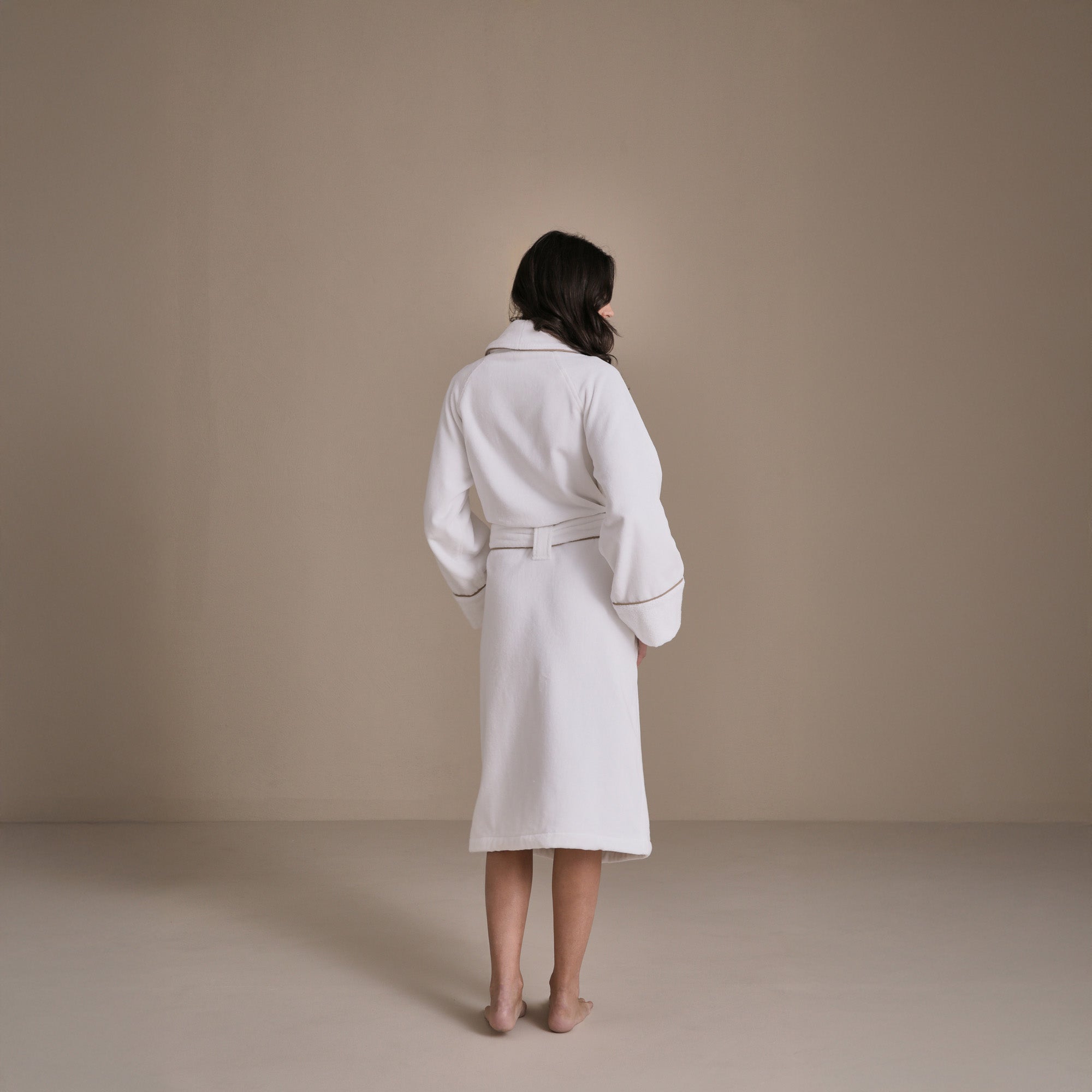 Continental Bathrobe, White/Licorice