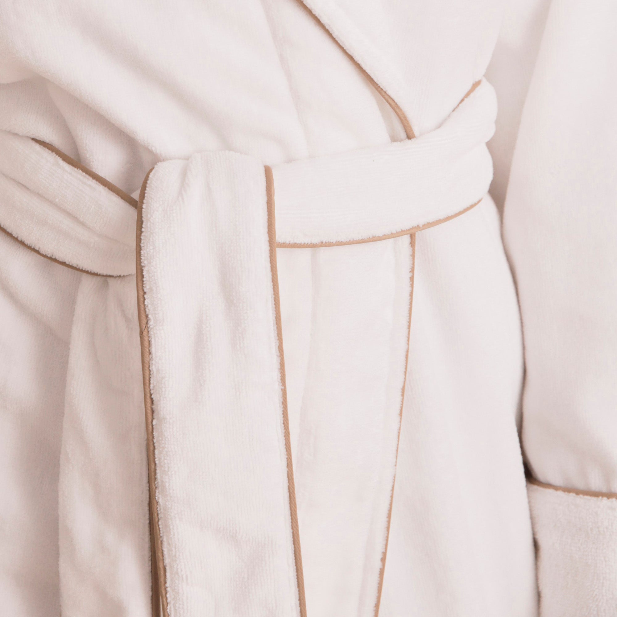 Continental Bathrobe, White/Licorice