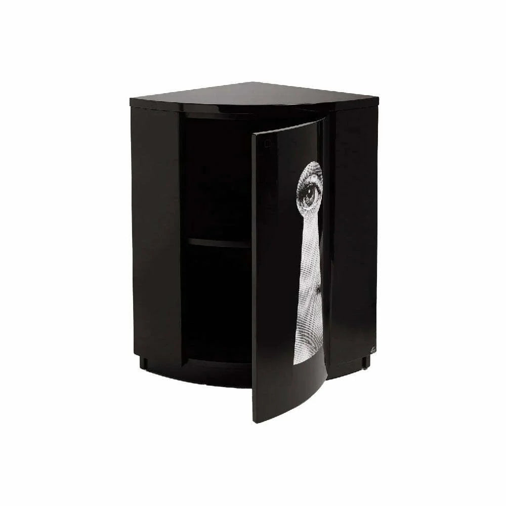 Corner Cabinet Serratura