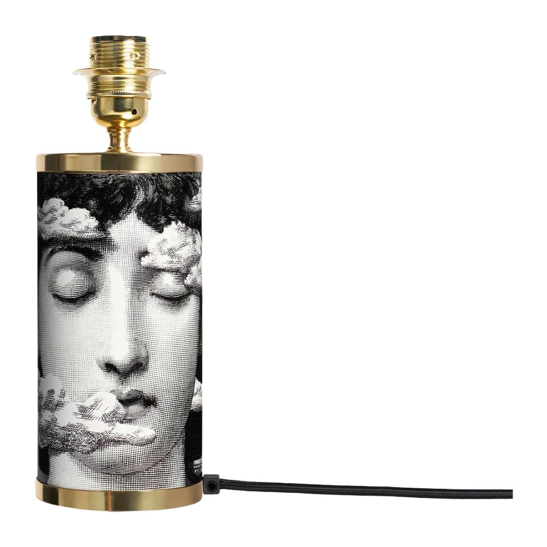 בסיס מנורה Tra le Nuvole קטן מבית Fornasetti עם דמות נשית עטופה בעננים בעבודת יד