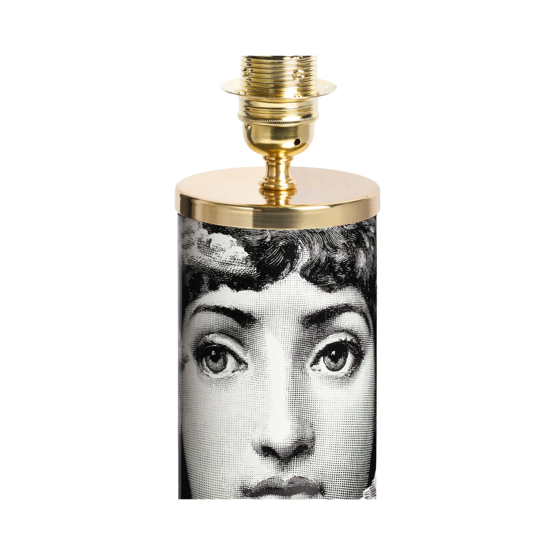 בסיס מנורה Tra le Nuvole קטן מבית Fornasetti עם דמות נשית עטופה בעננים בעבודת יד