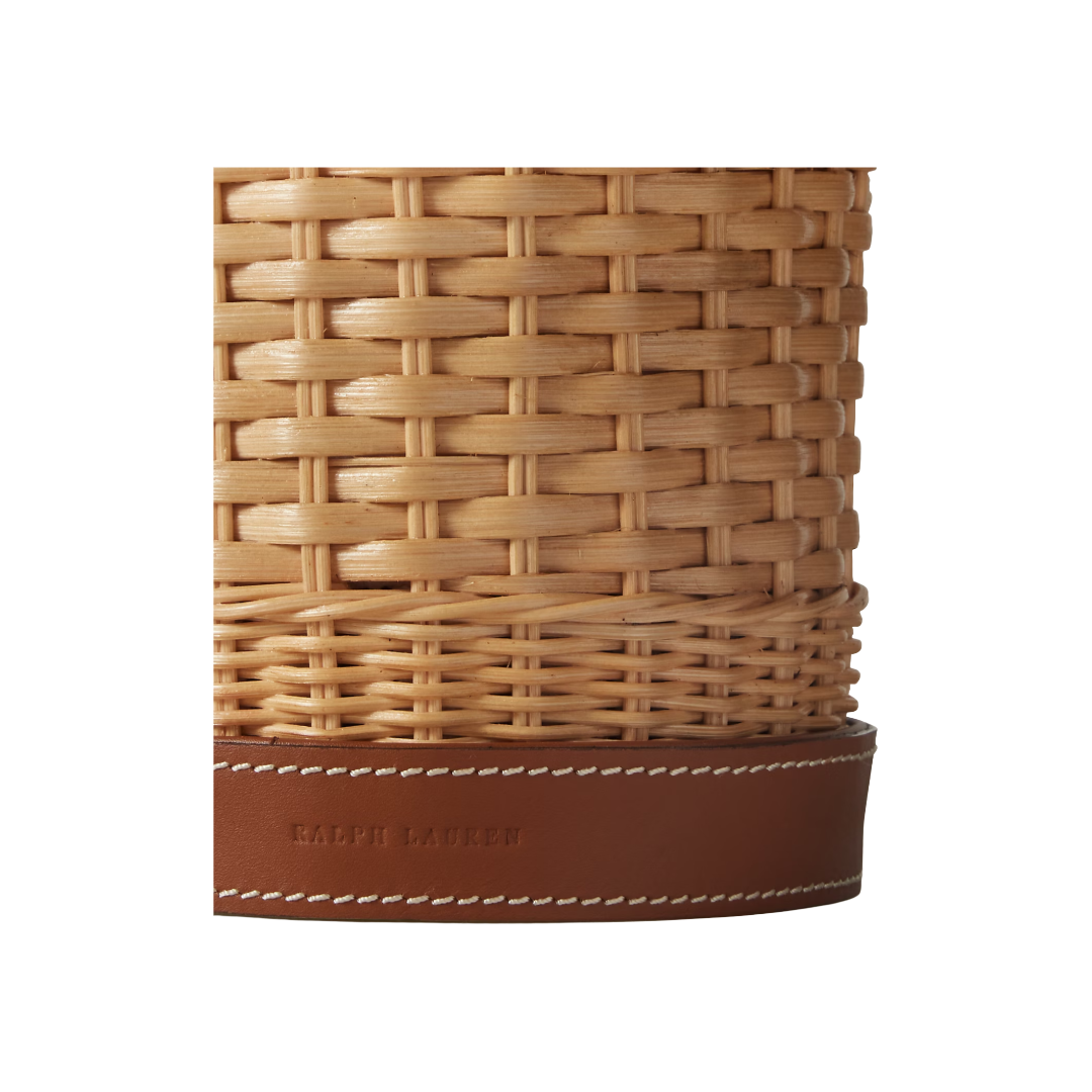 אגרטל Bailey M מבית Ralph Lauren Home משילוב ראטן קלוע ועיטורי עור בעיצוב קלאסי